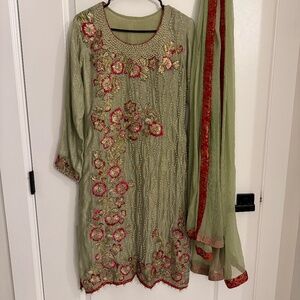 3 Piece Pakistani Formal Outfit (Shirts/Pants/Dupatta)
